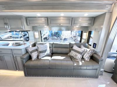 2023 Newmar London Aire 4521 | Thumbnail Photo 13 of 48