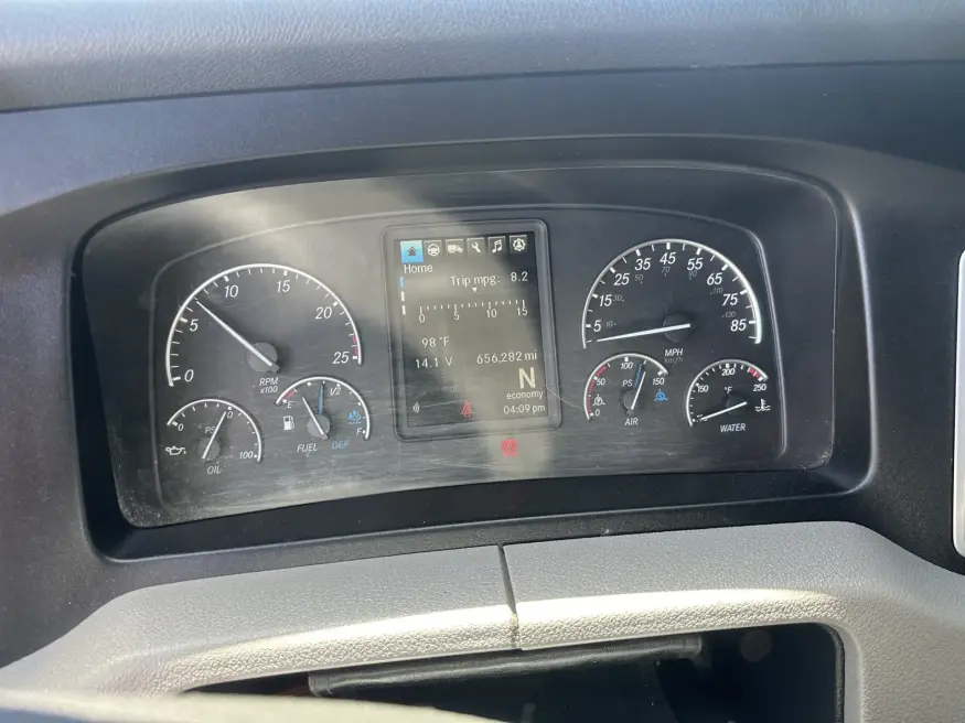 2022 Freightliner Cascadia 126 | Photo 12 of 24