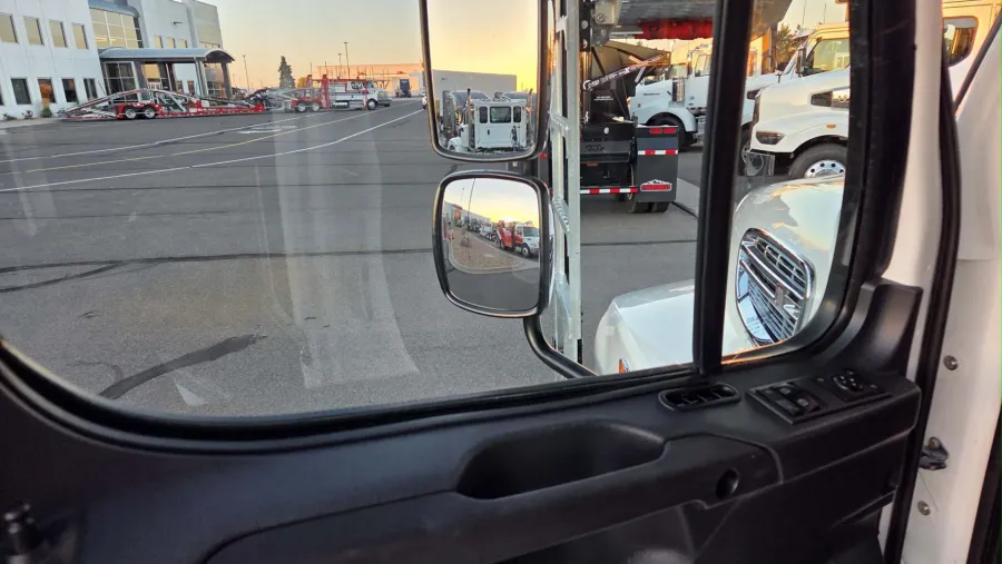 2026 Freightliner 114SD | Photo 23 of 44