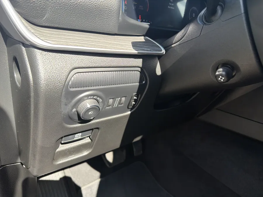 2024 Jeep Wagoneer Series II | Photo 15 of 22