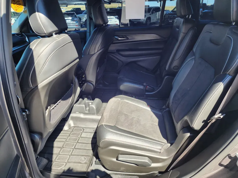 2024 Jeep Grand Cherokee L Altitude X | Photo 11 of 28