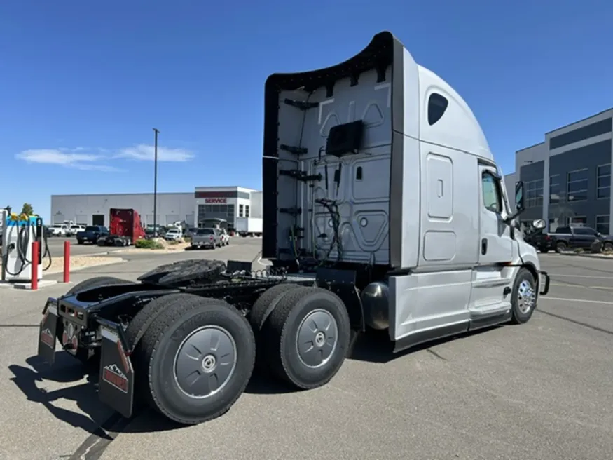 2026 Freightliner PJ126SLP | Photo 4 of 18