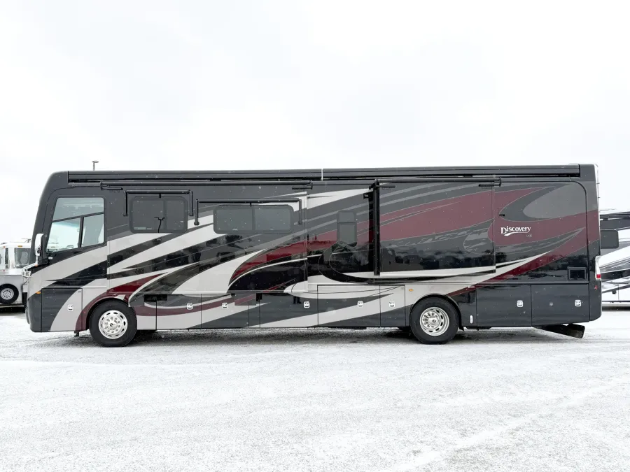 2019 Fleetwood Discovery 40M LXE | Photo 21 of 30