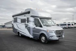 2026 Tiffin Wayfarer 25XLW | Thumbnail Photo 6 of 19