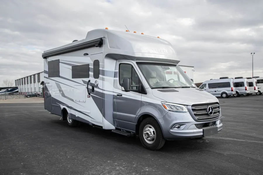 2026 Tiffin Wayfarer 25XLW | Photo 6 of 19