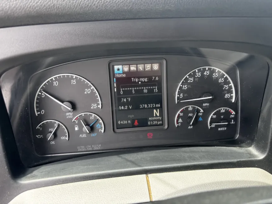 2020 Freightliner Cascadia 126 | Photo 11 of 15