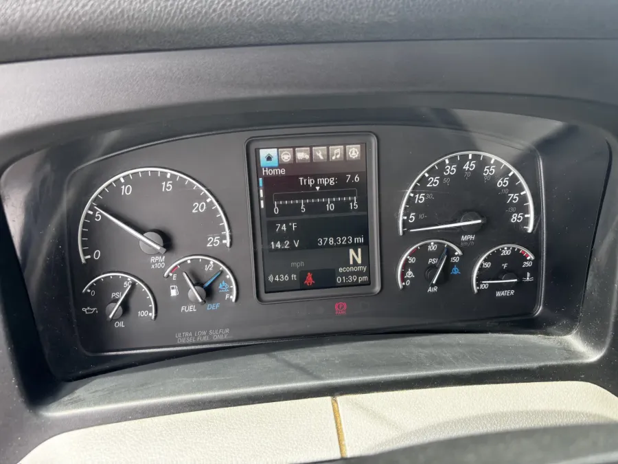 2020 Freightliner Cascadia 126 | Photo 11 of 15