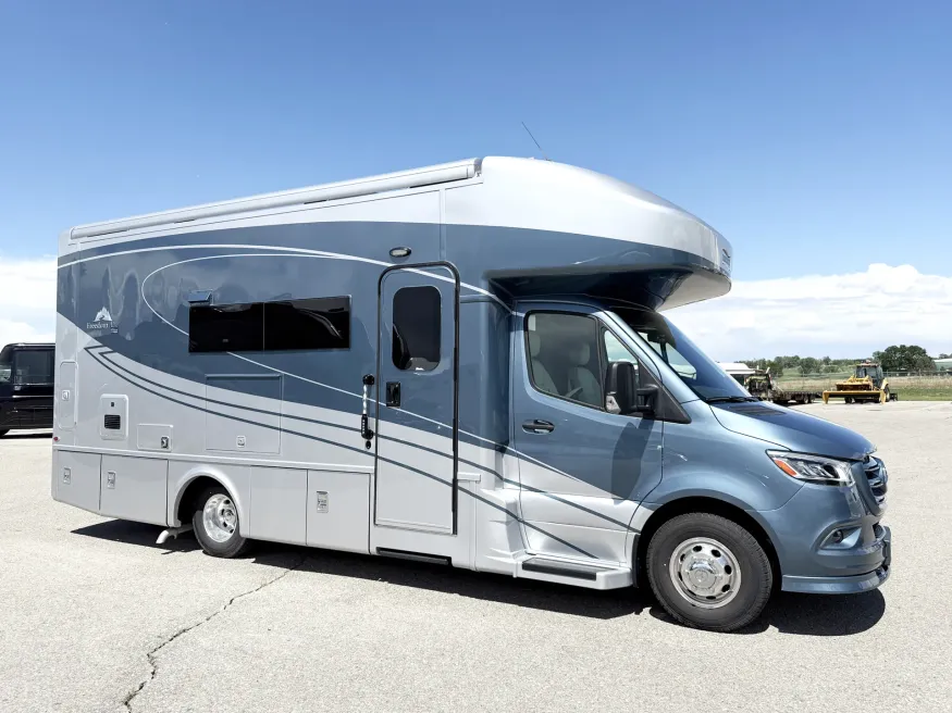 2026 Newmar Freedom Aire 2515 | Photo 1 of 23
