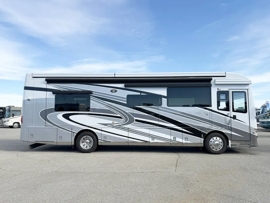 2022 Newmar New Aire 3543 | Photo 2 of 4