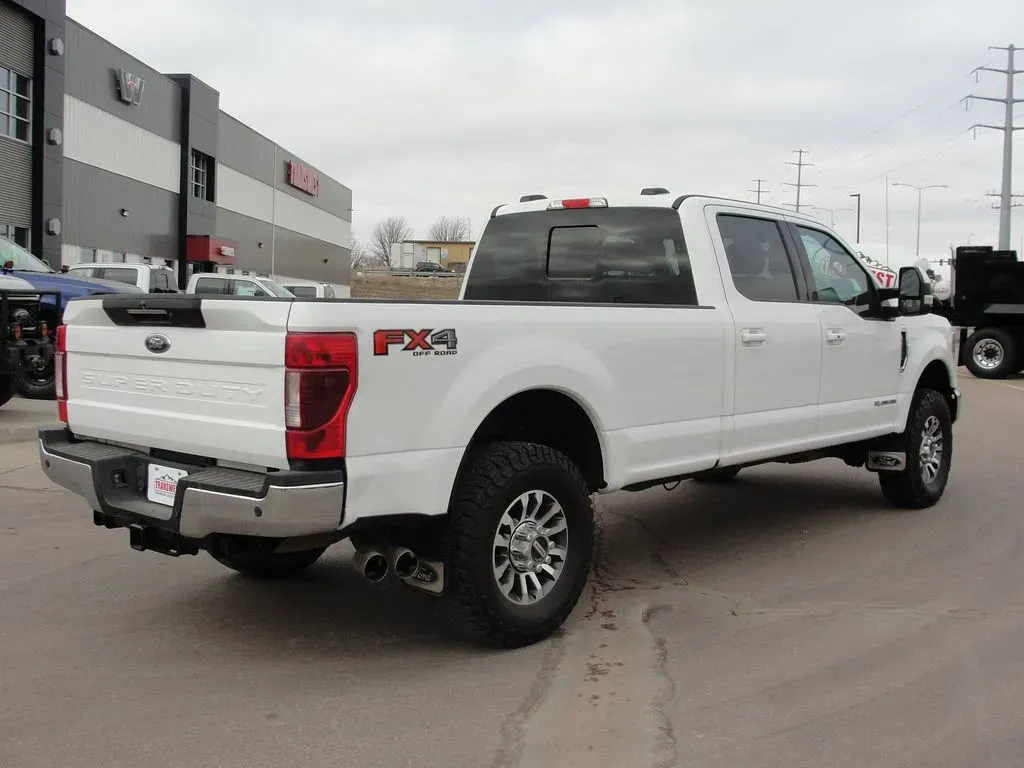 2020 Ford Super Duty F-350 Lariat | Photo 4 of 19