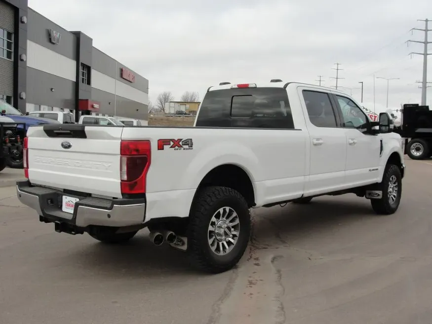 2020 Ford Super Duty F-350 Lariat | Photo 4 of 19