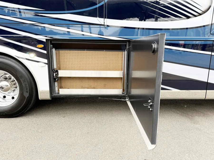 2023 Newmar Essex 4551 | Photo 30 of 34