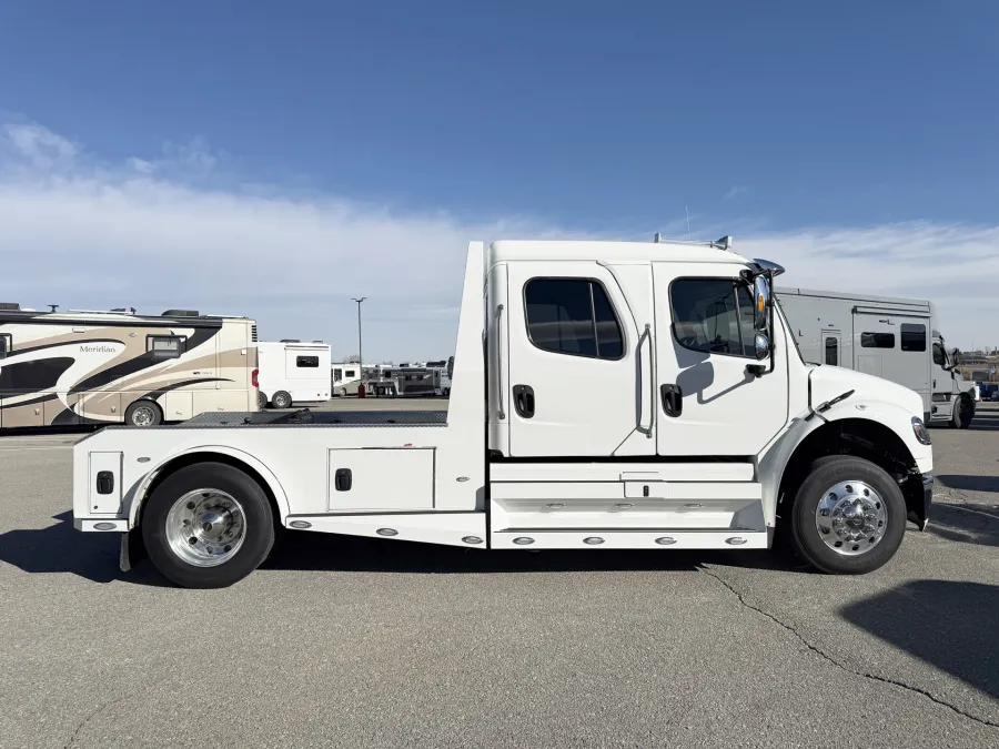 2023 Freightliner M2 106 Summit Hauler | Photo 16 of 22