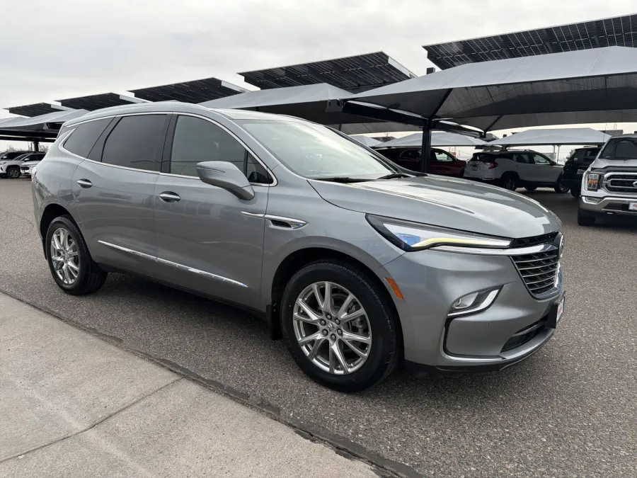2023 Buick Enclave Premium | Photo 6 of 25
