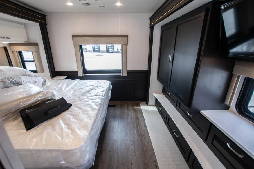 2026 Newmar Bay Star 3225 | Photo 19 of 20