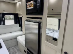 2026 Pleasure-way Ontour 2.2 AWD | Thumbnail Photo 14 of 21