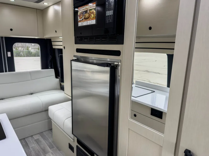 2026 Pleasure-way Ontour 2.2 AWD | Photo 14 of 21