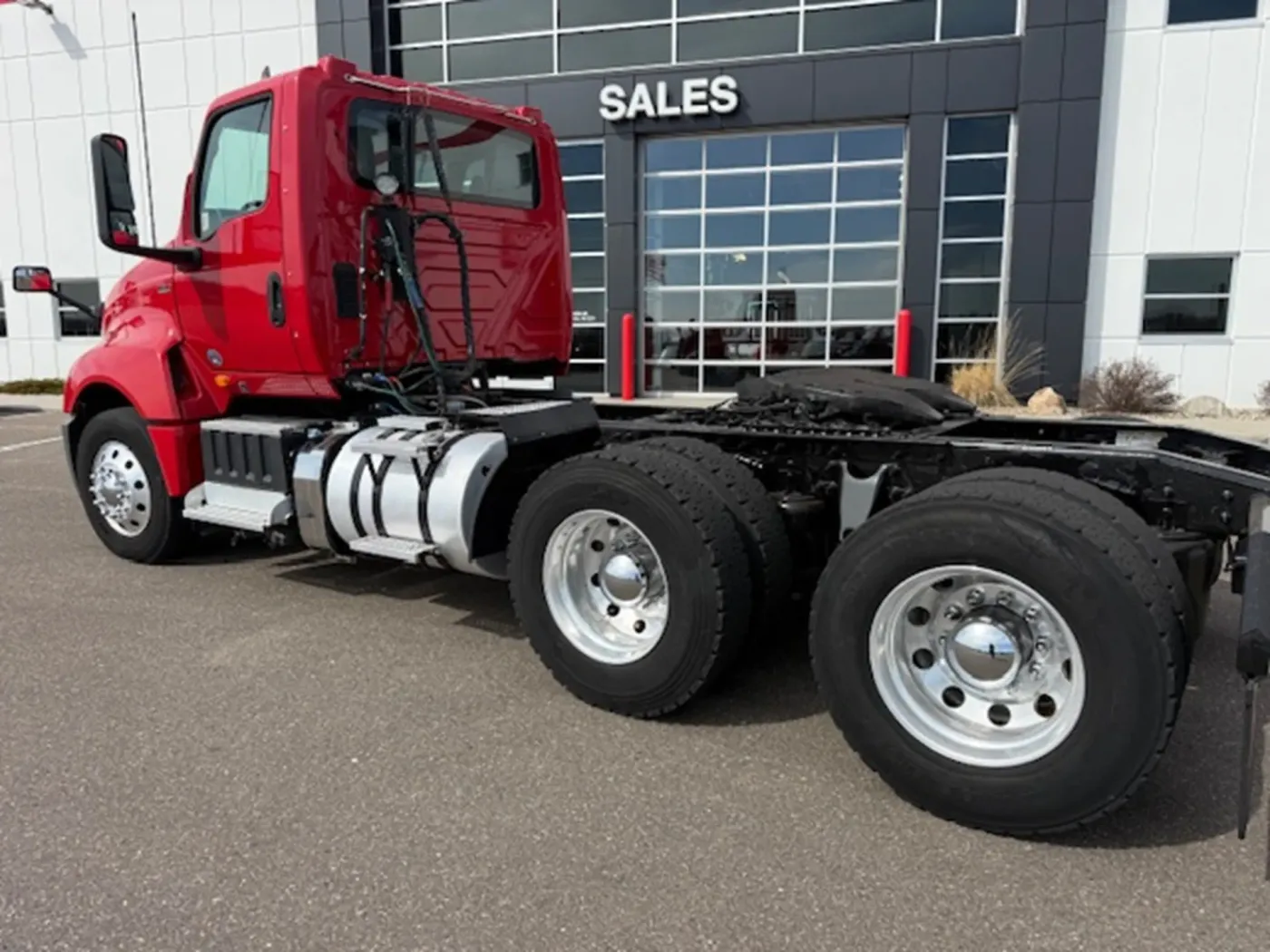 2018 International LT | Photo 3 of 11