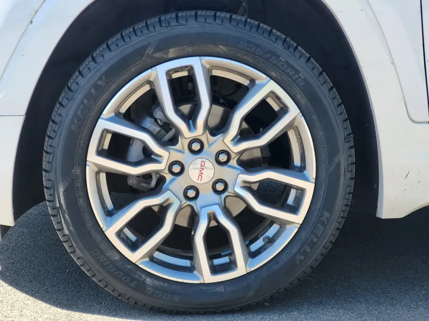 2023 GMC Terrain Denali | Photo 9 of 25