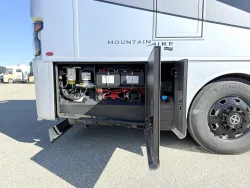 2026 Newmar Mountain Aire 4118 | Thumbnail Photo 27 of 31