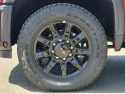 2026 GMC Sierra 2500HD AT4 | Thumbnail Photo 9 of 25