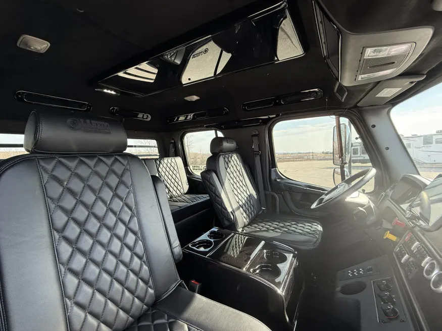 2024 Freightliner M2 112 Laredo | Photo 22 of 30