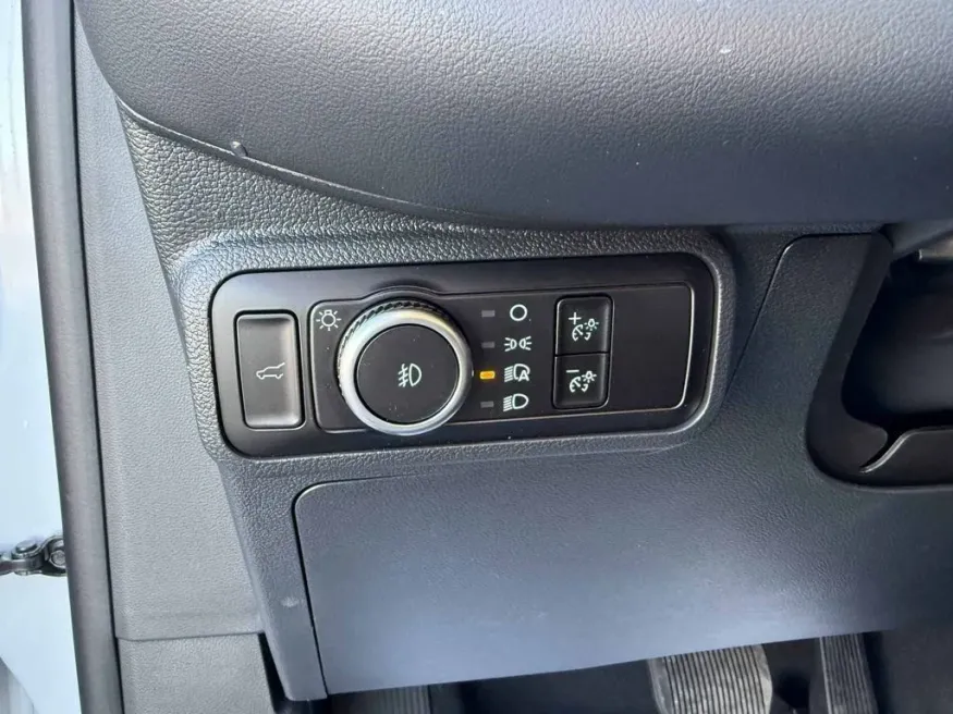 2026 Ford Explorer | Photo 15 of 32