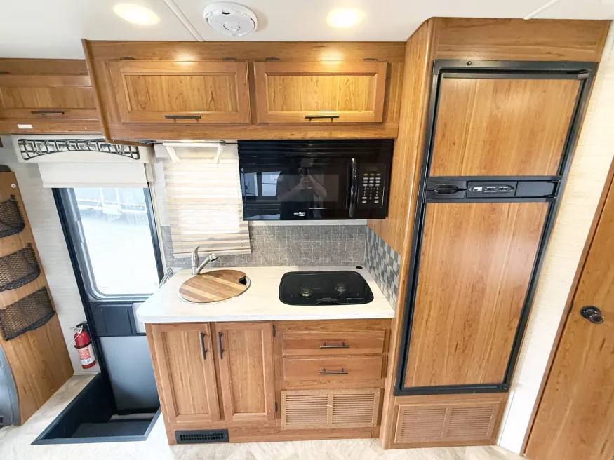 2017 Jayco Melbourne 24LP | Photo 8 of 21