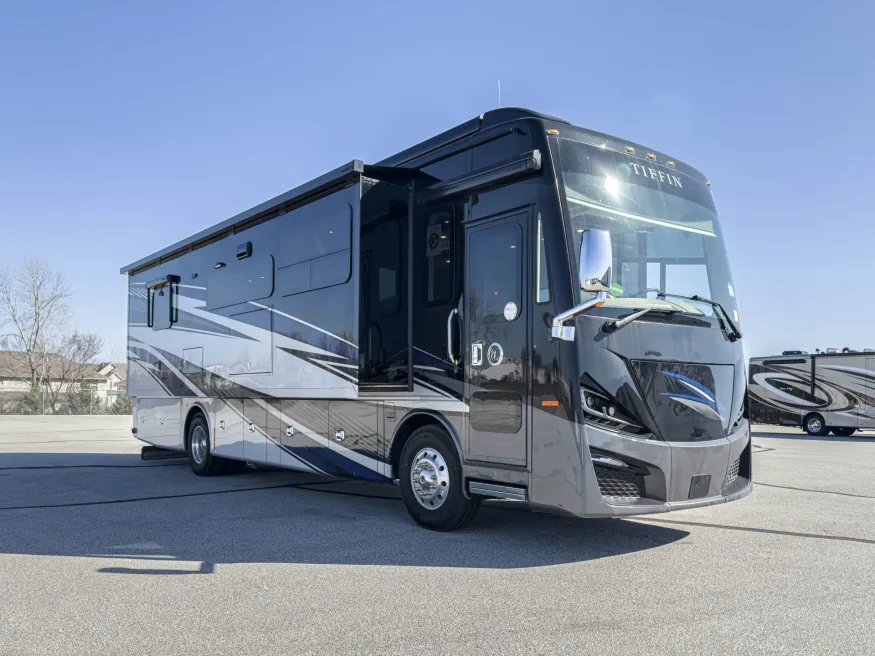 2026 Tiffin Phaeton 37 BH | Photo 9 of 43