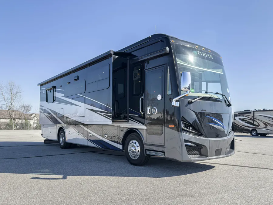 2026 Tiffin Phaeton 37 BH | Photo 9 of 43