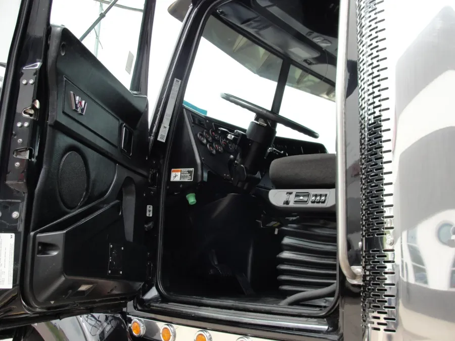 2021 Western Star 4900SA | Photo 8 of 24
