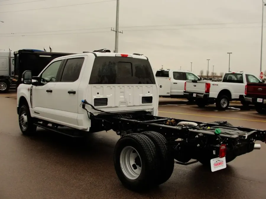 2026 Ford Super Duty F-350 | Photo 2 of 14