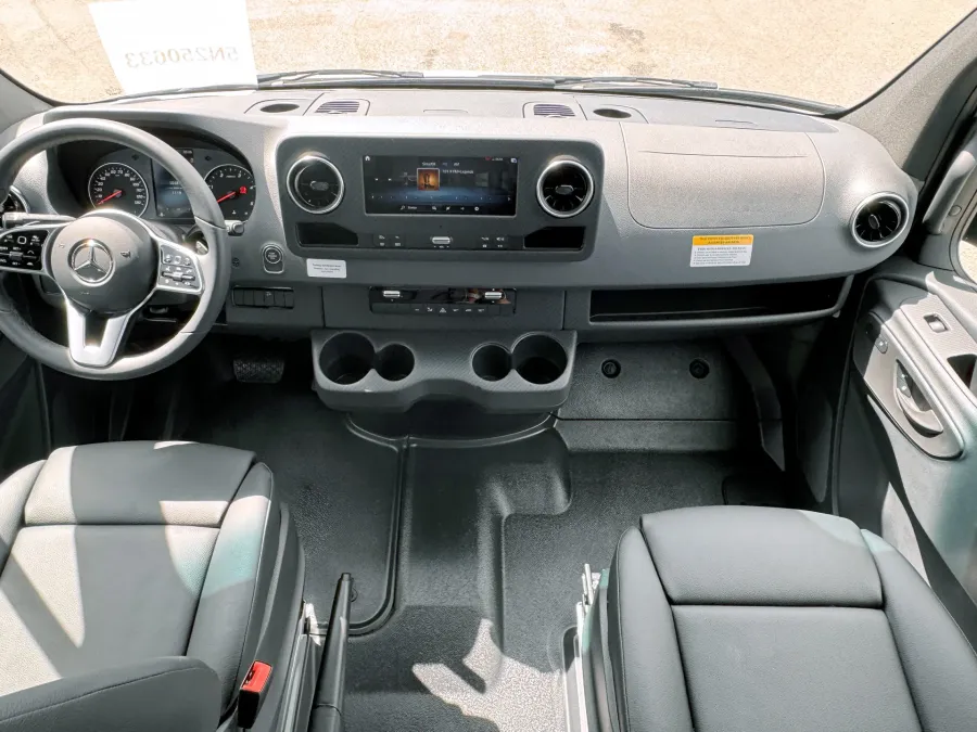 2025 Winnebago Revel Sport 44N | Photo 11 of 16