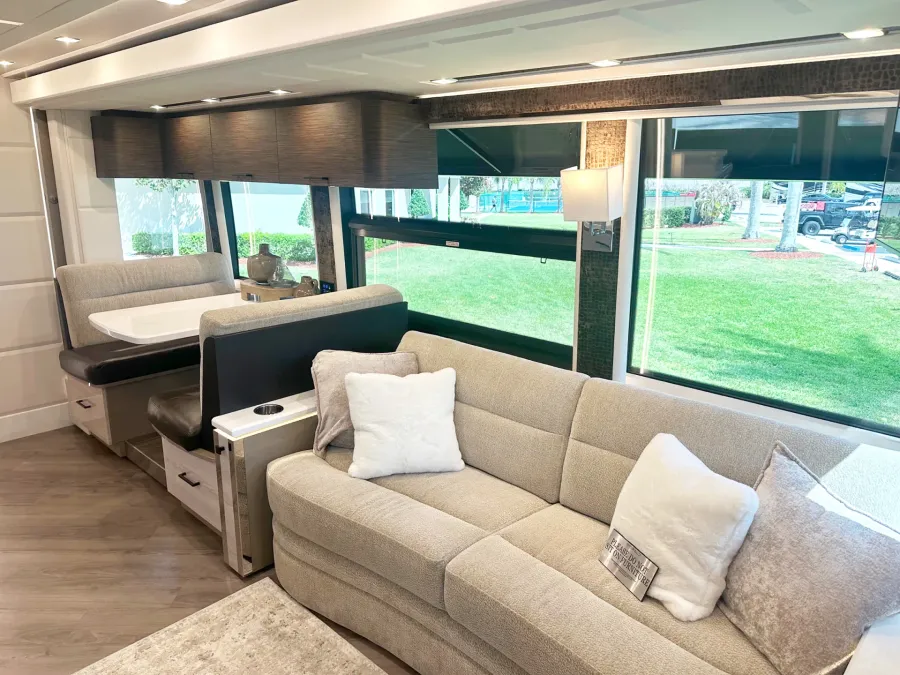 2023 Emerald Luxury Coaches Prevost H3-45 Triple Slide | Photo 7 of 41
