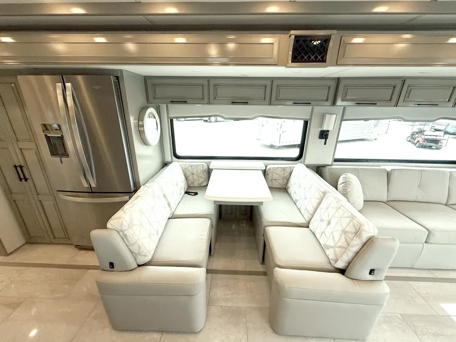 2026 Newmar London Aire 4551 | Photo 10 of 33