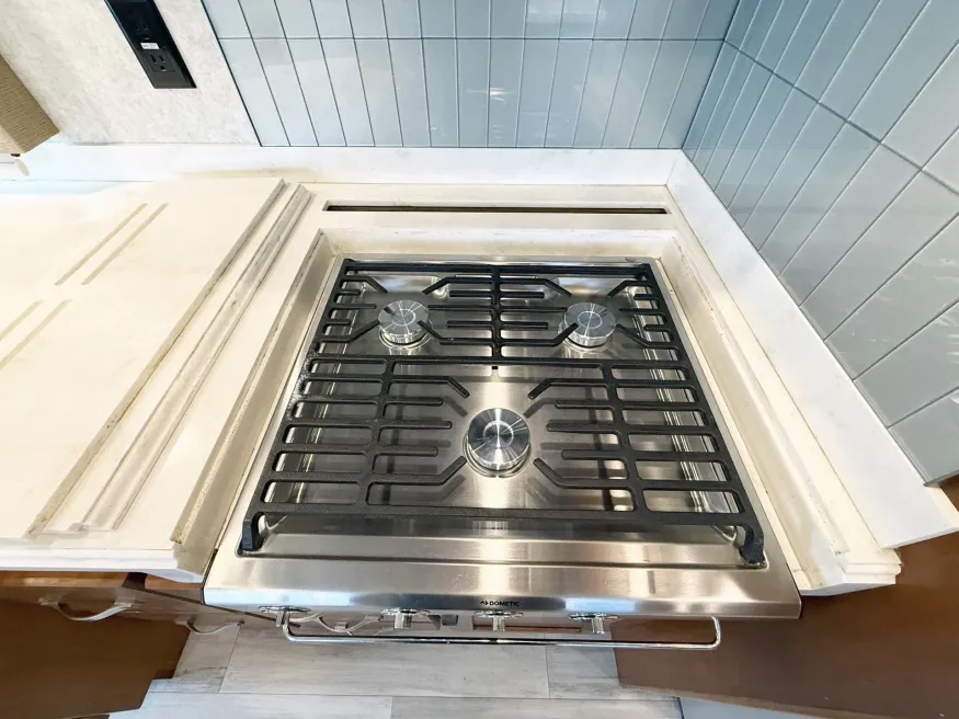 2022 Renegade Valencia 38RB | Photo 11 of 31