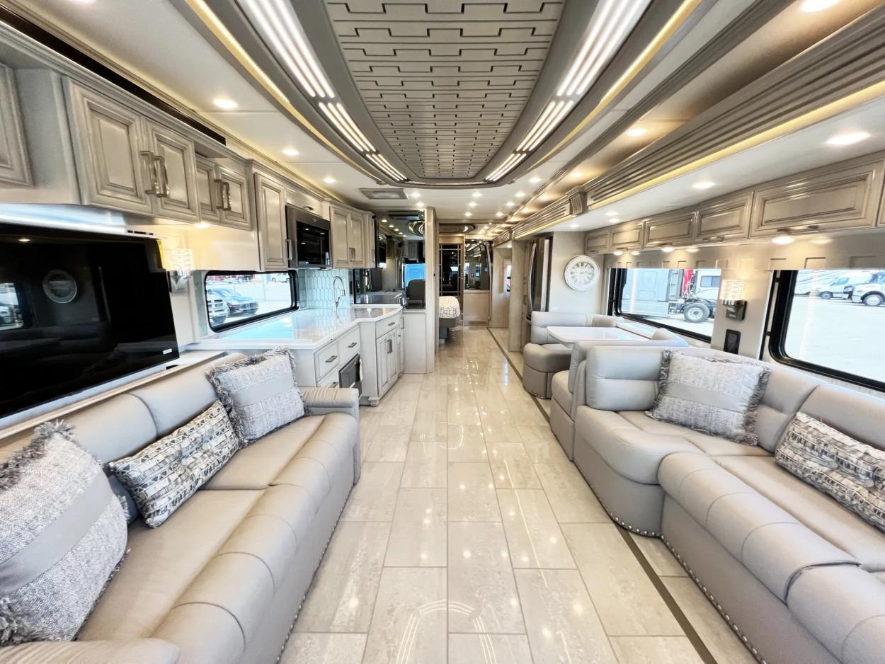2023 Newmar London Aire 4551 | Photo 4 of 38