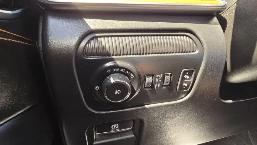 2022 Jeep Grand Wagoneer | Photo 15 of 45