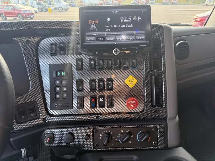 2023 Freightliner M2 106 Summit Hauler | Photo 15 of 19