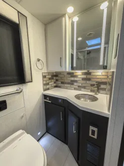 2026 Newmar New Aire 3543 | Thumbnail Photo 19 of 27