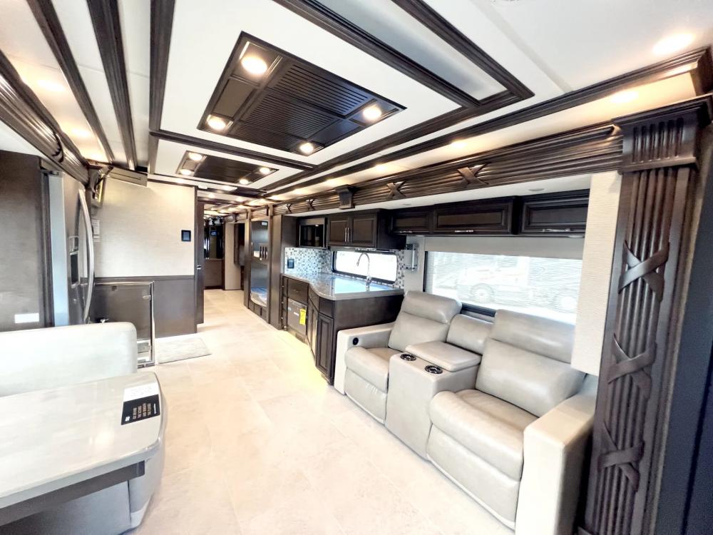 2023 Newmar Supreme Aire 4509 | Photo 5 of 37