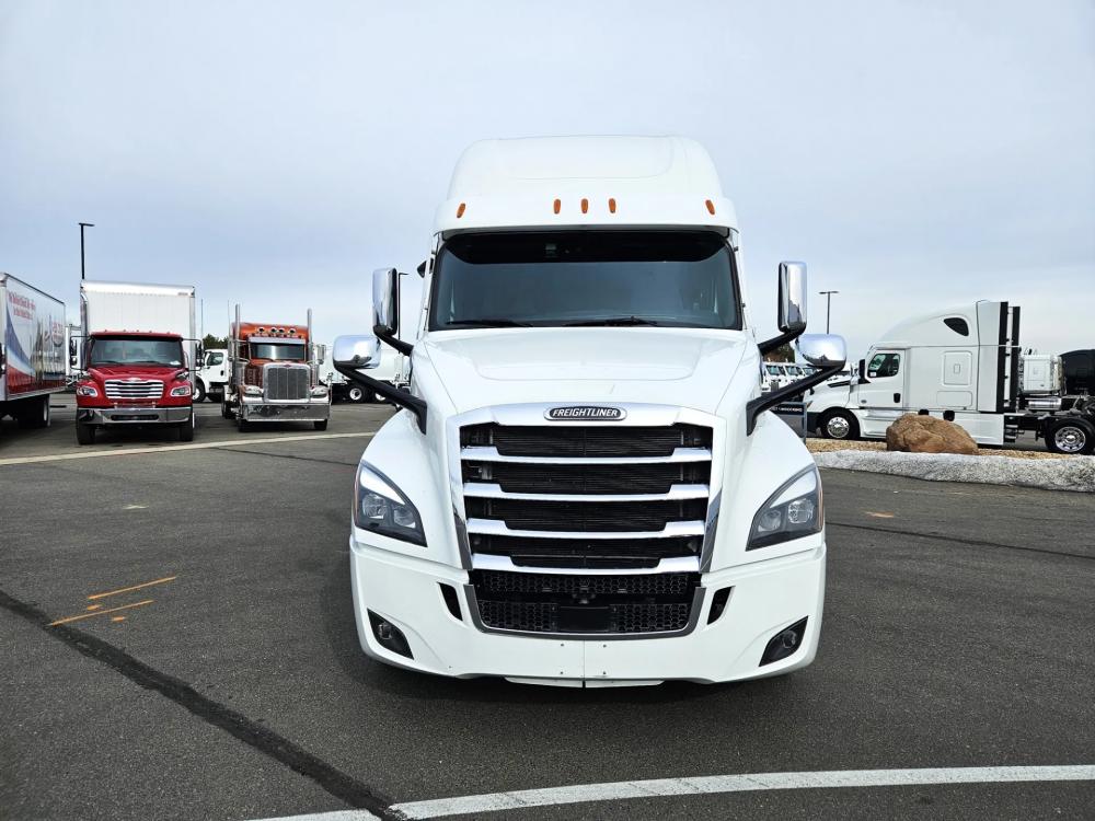 2023 Freightliner Cascadia 126 | Photo 2 of 22