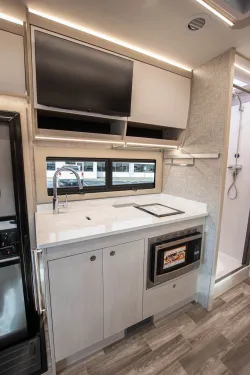 2026 Tiffin Wayfarer 25XLW | Thumbnail Photo 11 of 19