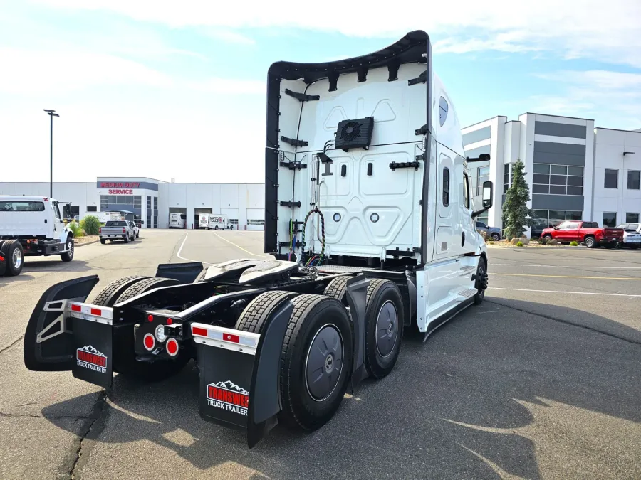 2026 Freightliner PJ126SLP | Photo 6 of 45