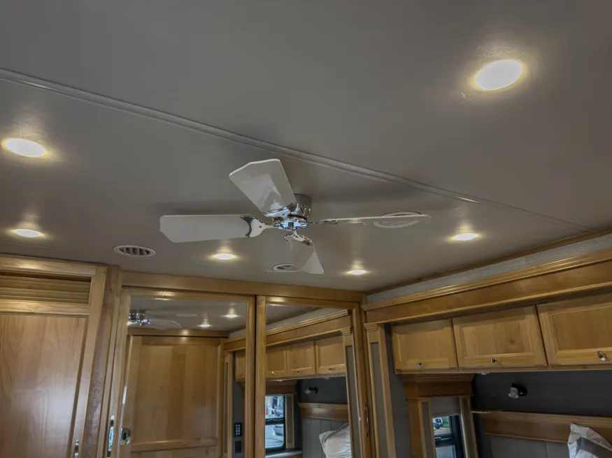 2022 Tiffin Allegro Red 33AA | Photo 27 of 40