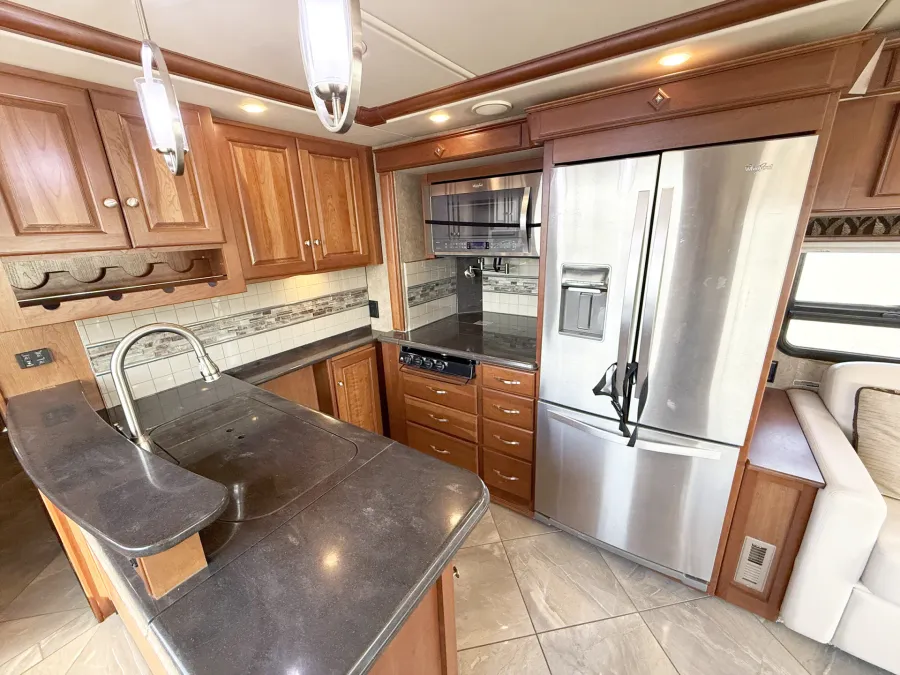 2016 Winnebago Journey 38P | Photo 10 of 30