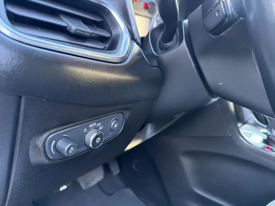 2020 Chevrolet Equinox Premier | Photo 15 of 22