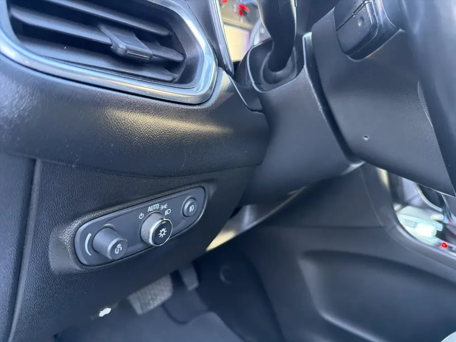 2020 Chevrolet Equinox Premier | Photo 15 of 22