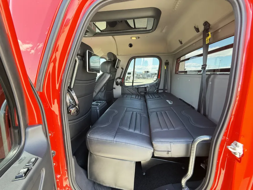 2023 Freightliner M2 106 Summit Hauler | Photo 11 of 24