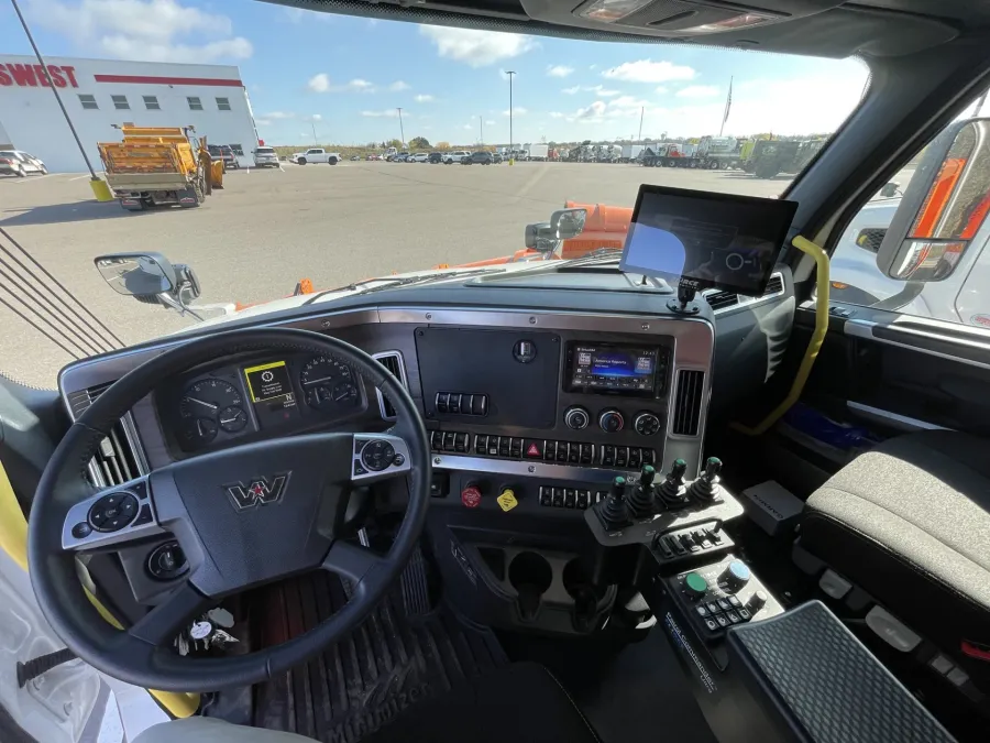 2026 Western Star 47X | Photo 9 of 11